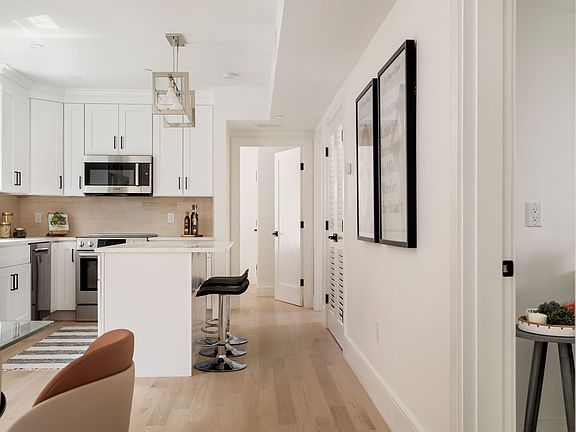 4th image of 387 Norfolk St #1