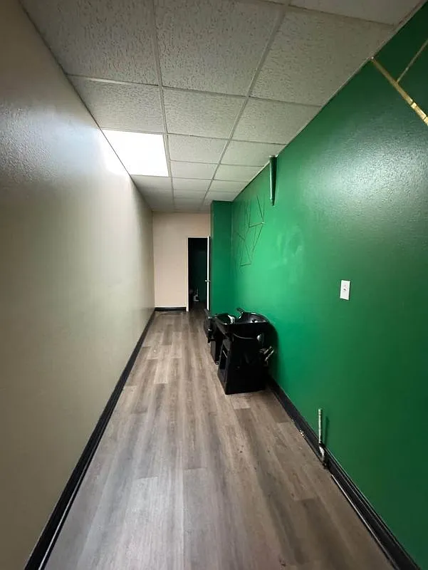 1 bed, 2.0 bath, 2500 sqft, $1,100 — Photo 2