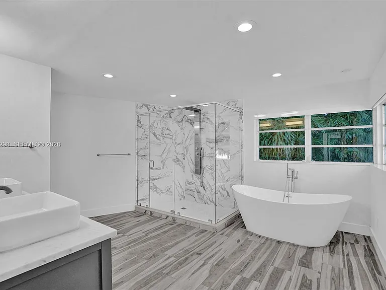 19260 NE 22nd Ave — Photo 13