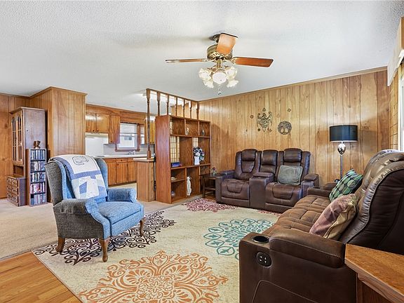 4th image of 202 Edwards Dr