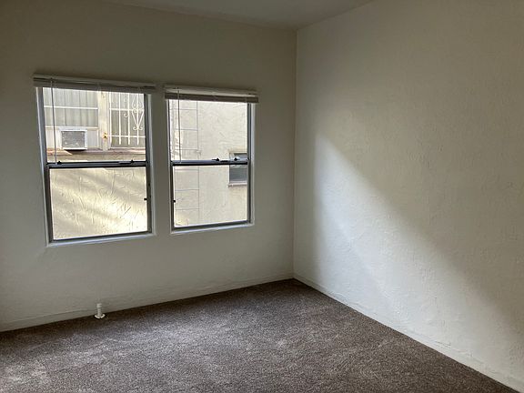 5th image of 2625 Ivy Dr APT 10