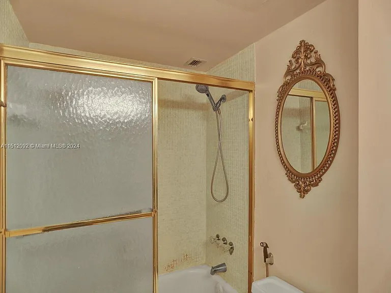 18051 Biscayne Blvd #304 — Photo 36
