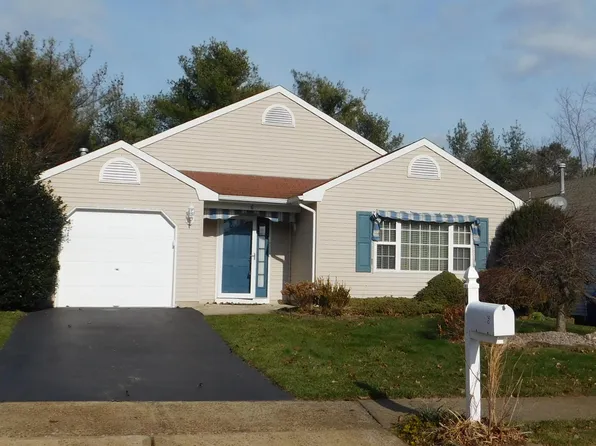 6 Deer Run Ln, Brick, NJ 08724
