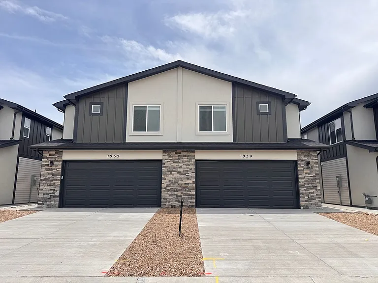 1932 Erin Loop — Photo 1