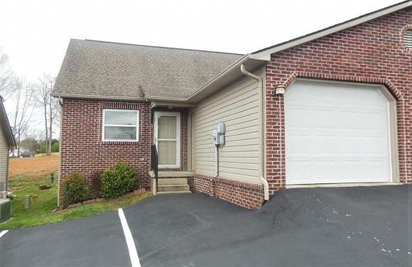 1st image of 135 Mesa Dr #0