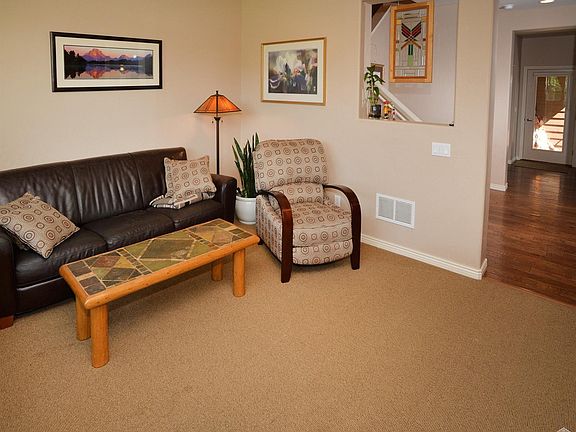 4th image of 998 Montgomerie Cir