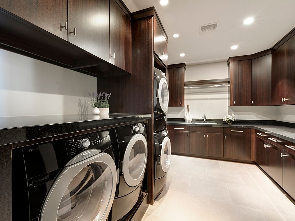 2nd image of 591 Lairmont Pl