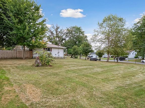 4th image of 1348 Hickory Dr