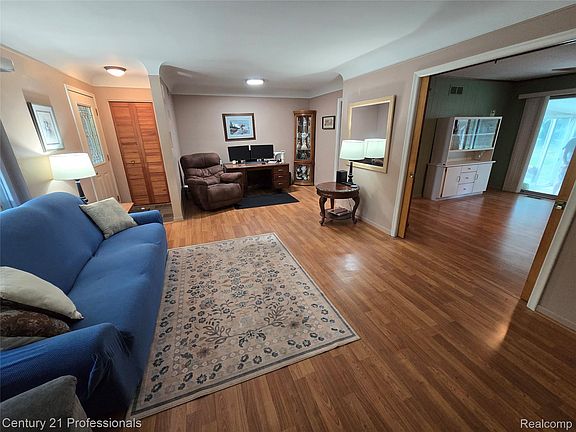 5th image of 650 Longford Dr