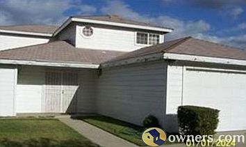 1988 modern home with large backyard