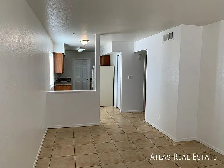 128 W Inglewood St #3 — Photo 9