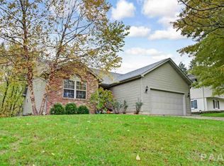 6212 N Fairlane Dr, Peoria, IL 61614
