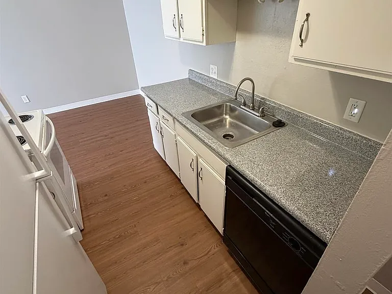 Prospect Pointe Apartments — Photo 64