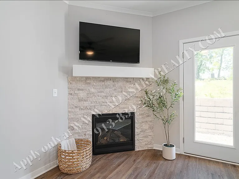 1089 N Findley St — Photo 15