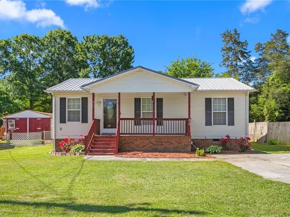 810 Arthur Ave, High Point, NC 27263