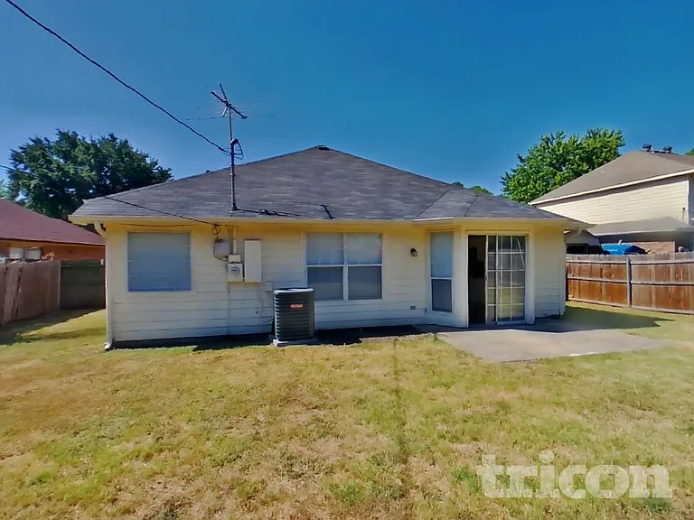 2329 Belton Dr — Photo 18