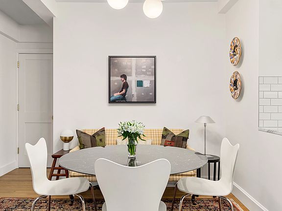 5th image of 308 E 79th St APT 14B