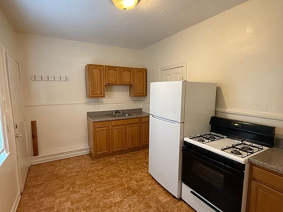 3rd image of 366 Richmond Ave #4