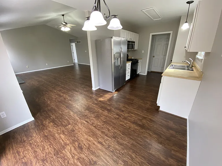 2048 Peine Forest Dr — Photo 4