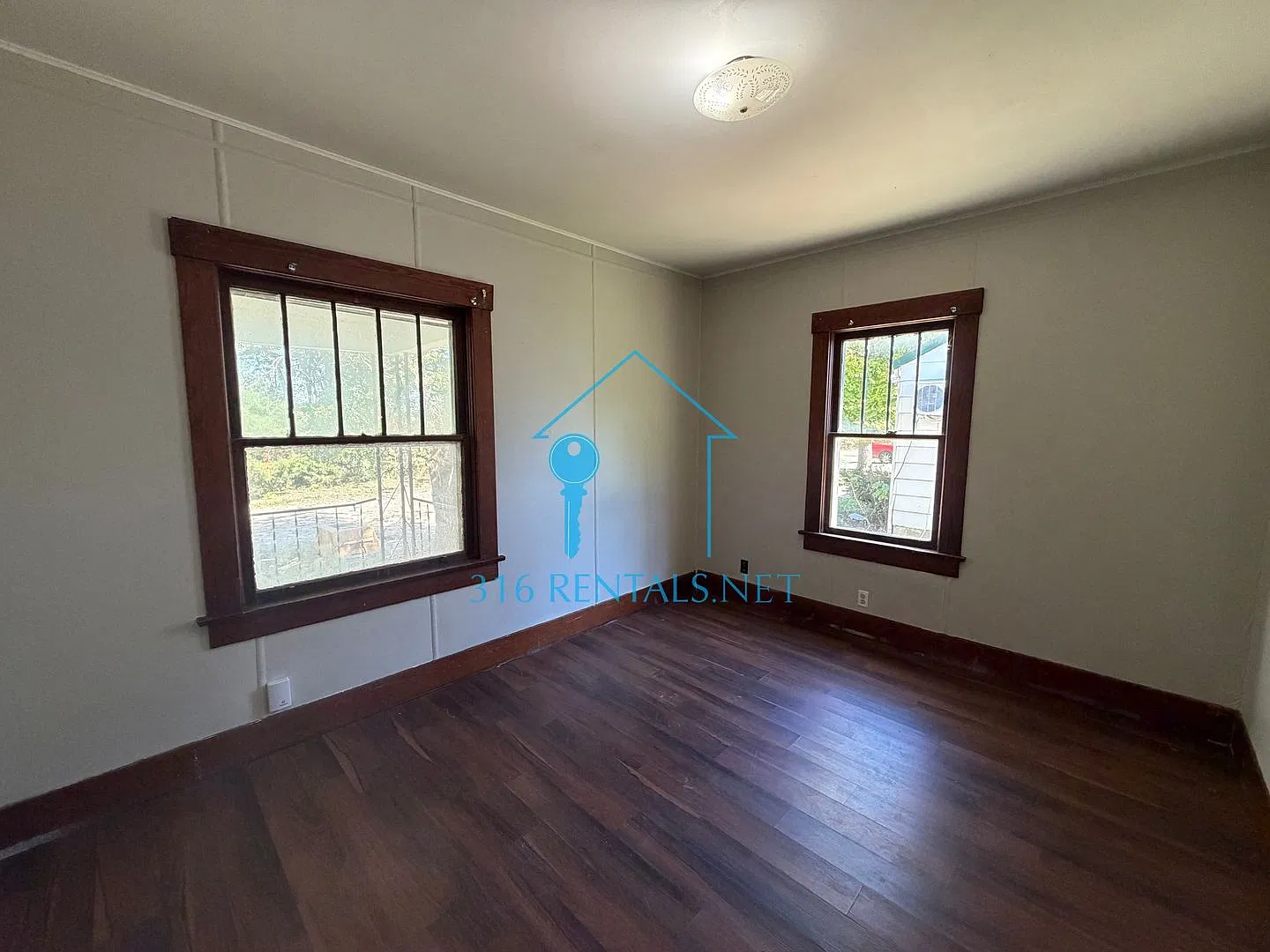 $750 - **Move In Special - October Rent Free** - 2 Bed 1 Bath - Single Family Home — Photo 4