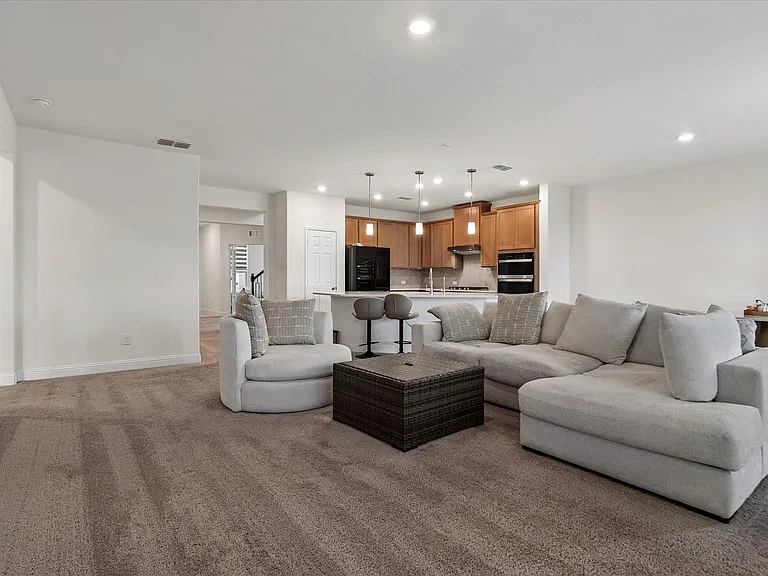 933 Brock Dr — Photo 7
