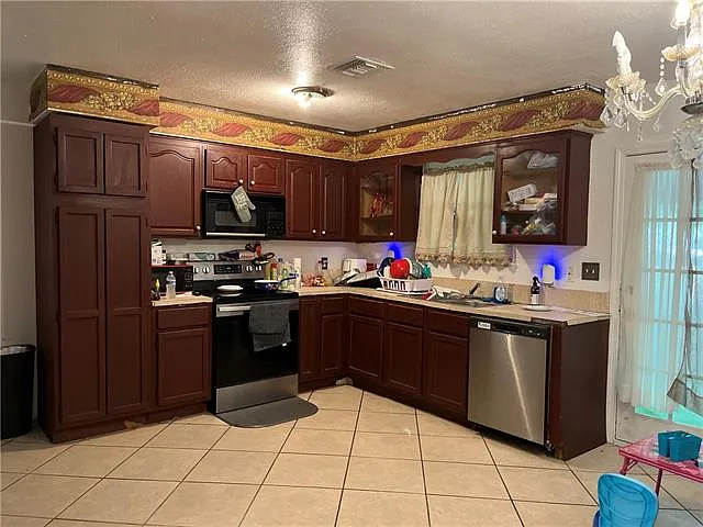 3 bed, 2.0 bath, 1193 sqft, $1,650 — Photo 3
