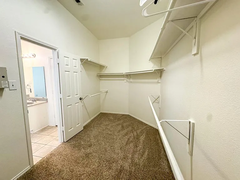 6416 Meadowcrest Ln — Photo 22