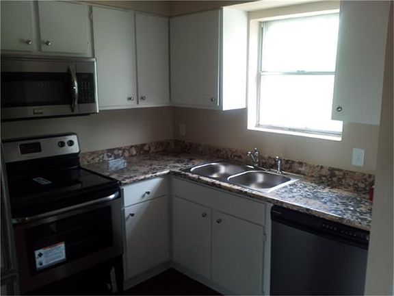 2nd image of 100 Lamar St APT 6