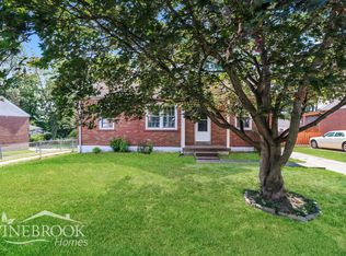 1415 E Duchesne Dr, Florissant, MO 63031