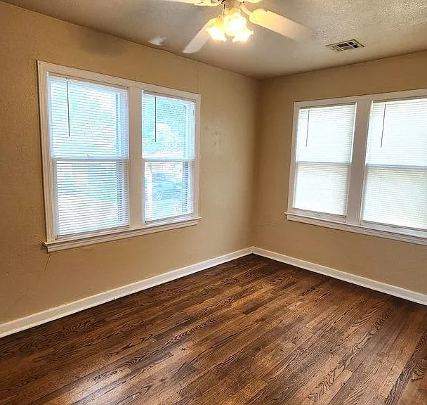 1017 N Tabor Ave — Photo 17