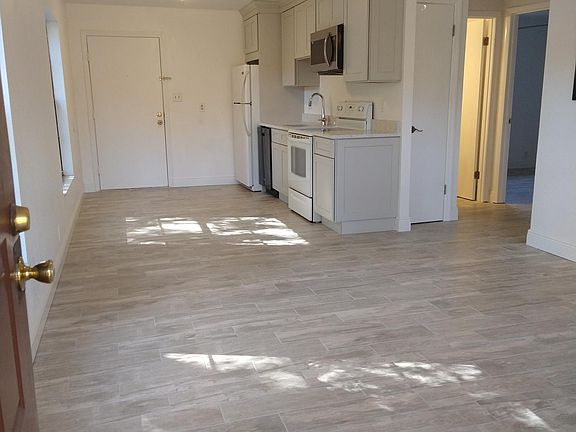 3rd image of 510 1/2 7th Ave NE