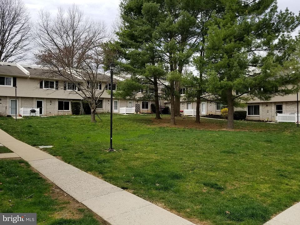 2nd image of 410 Village Walk