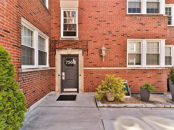 4th image of 7561 Oxford Dr APT 2N