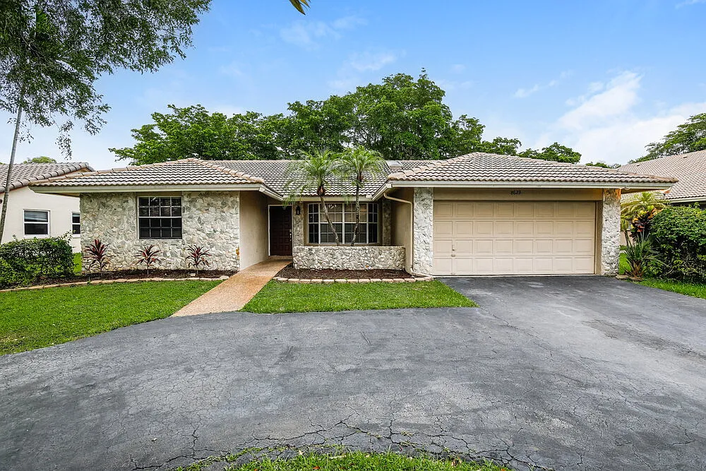 4 bed, 2.0 bath, 2098 sqft, $3,915 — Photo 1