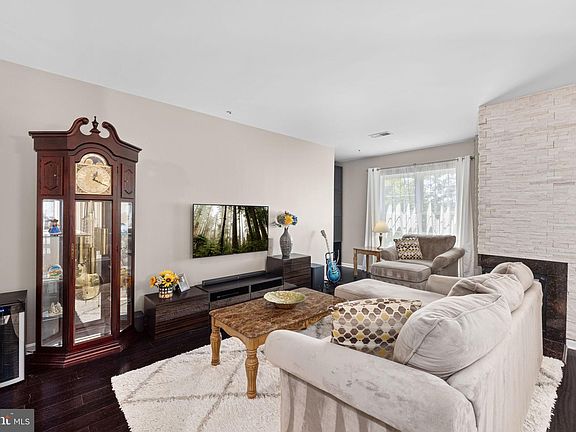5th image of 249 S Pickett St APT 201