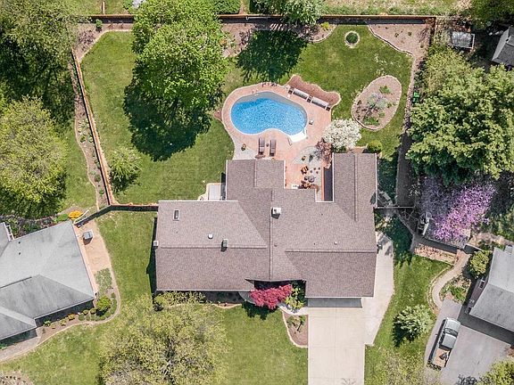 2nd image of 8104 Overlook Ct