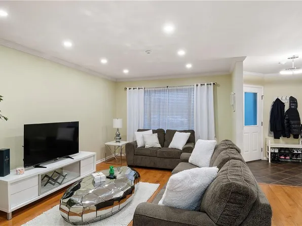 19 Yorkshire Court, Nanuet, NY 10954