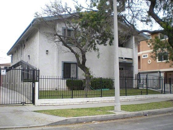 1st image of 1565 W 207th St