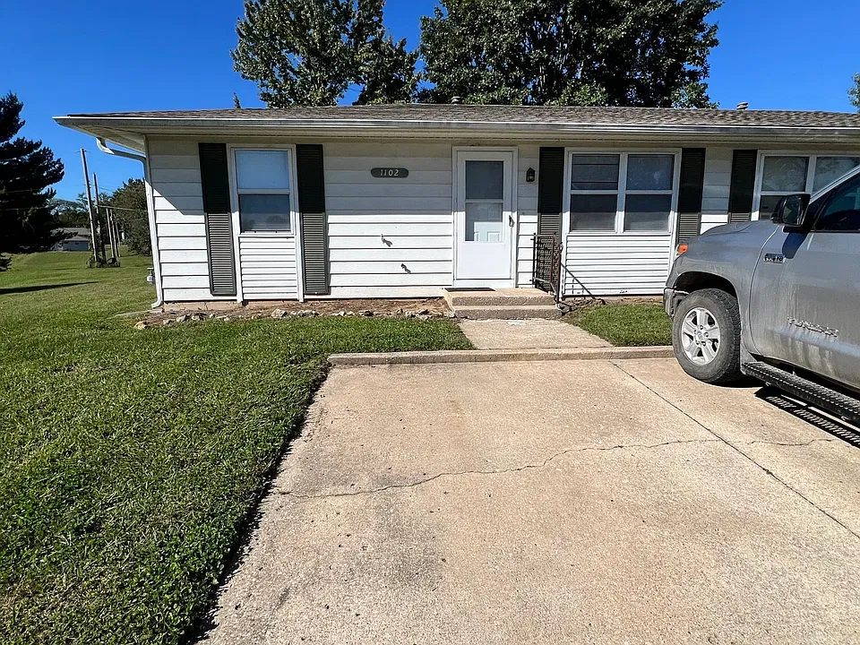 1102 N Aztec Ct