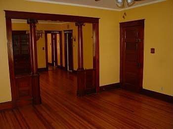 4th image of 517 Pawling Ave
