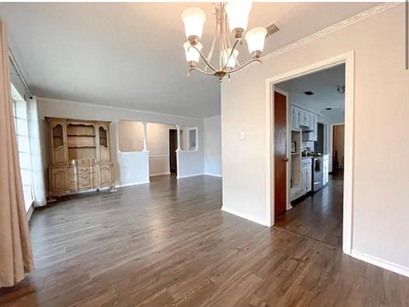 4th image of 1940 Shady Glen Ln
