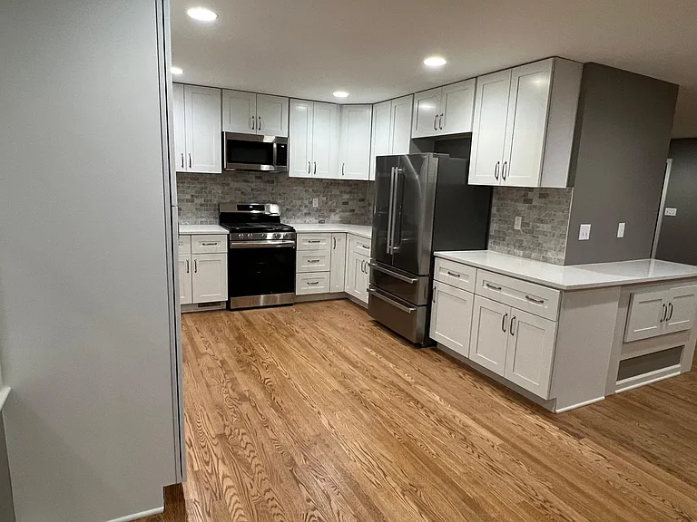 12233 Holmes Rd — Photo 7