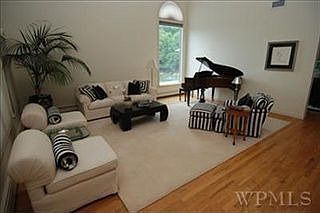 1st image of 22 Marbourne Dr