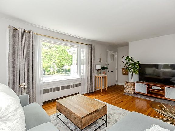 4th image of 111 Isabella Ave