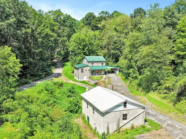 18 Church Ln, Pine Grove, PA 17963