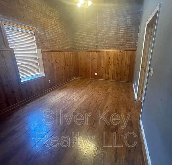 217 E Washington Ave #A — Photo 7