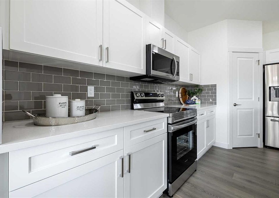 1st image of 15 E Heritage Point