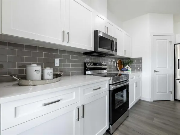 15 E Heritage Point, Cochrane, AB T4C 0L3