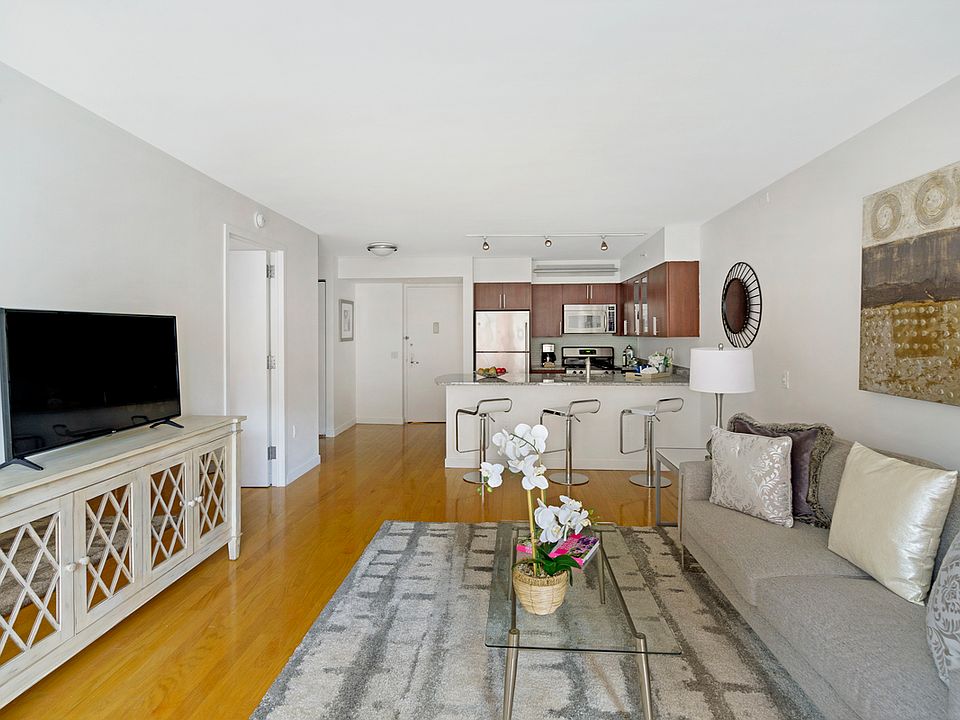 1st image of 555 W 23rd St APT N4n