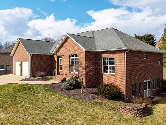 2nd image of 3207 Barrington Dr